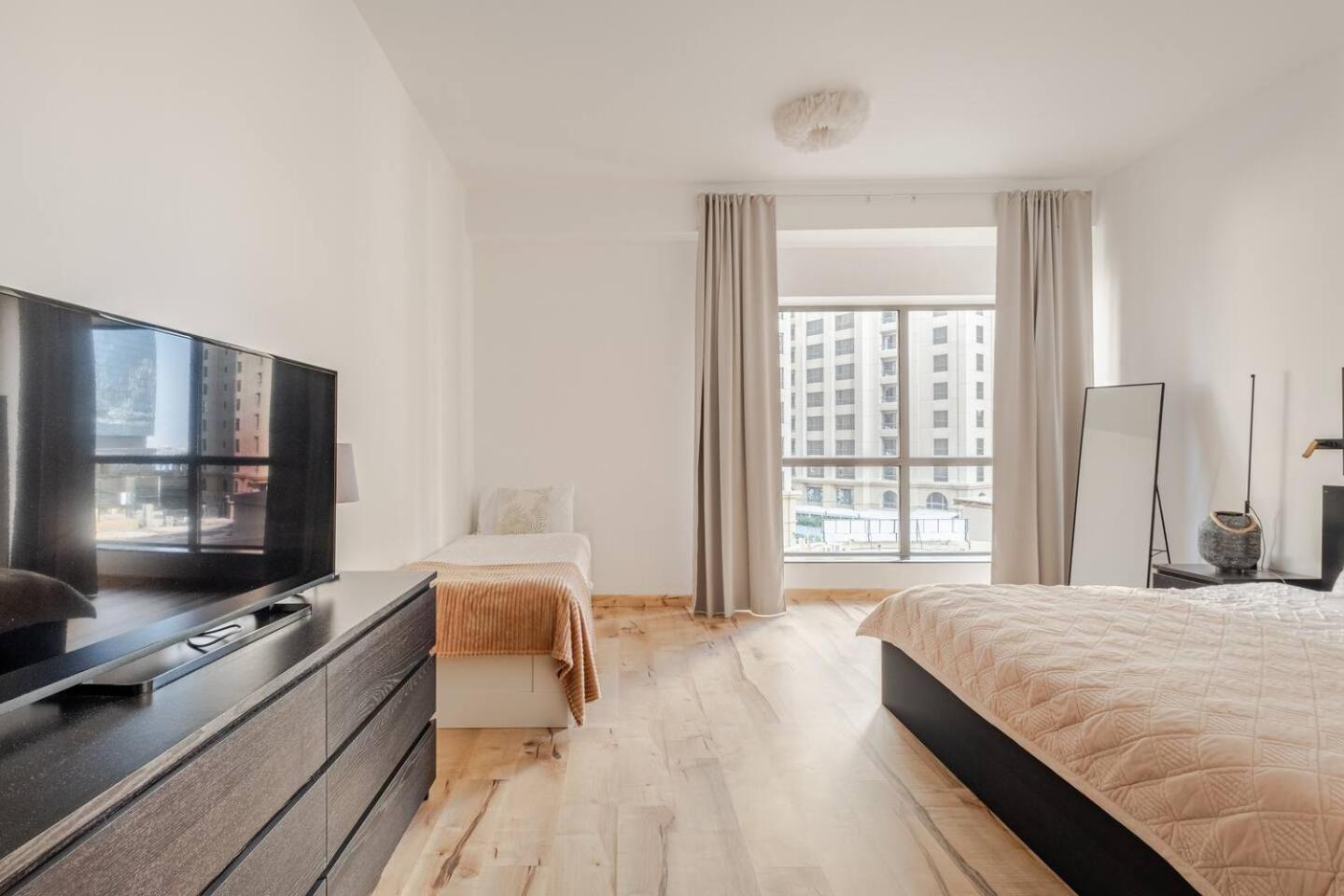 Stylish Beachside 3 Beds In Jbr * Dubai