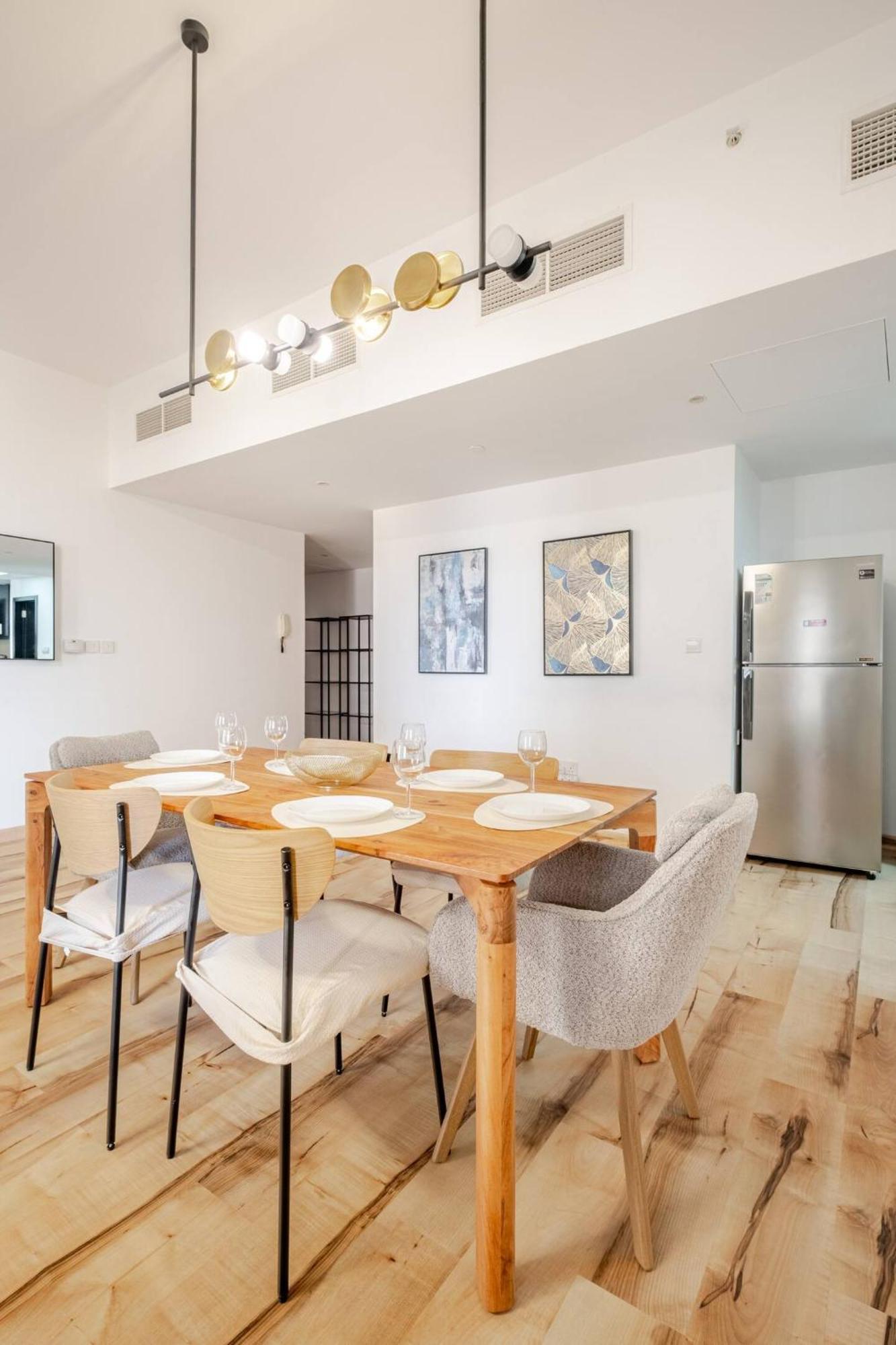 Stylish Beachside 3 Beds In Jbr Apartment *
