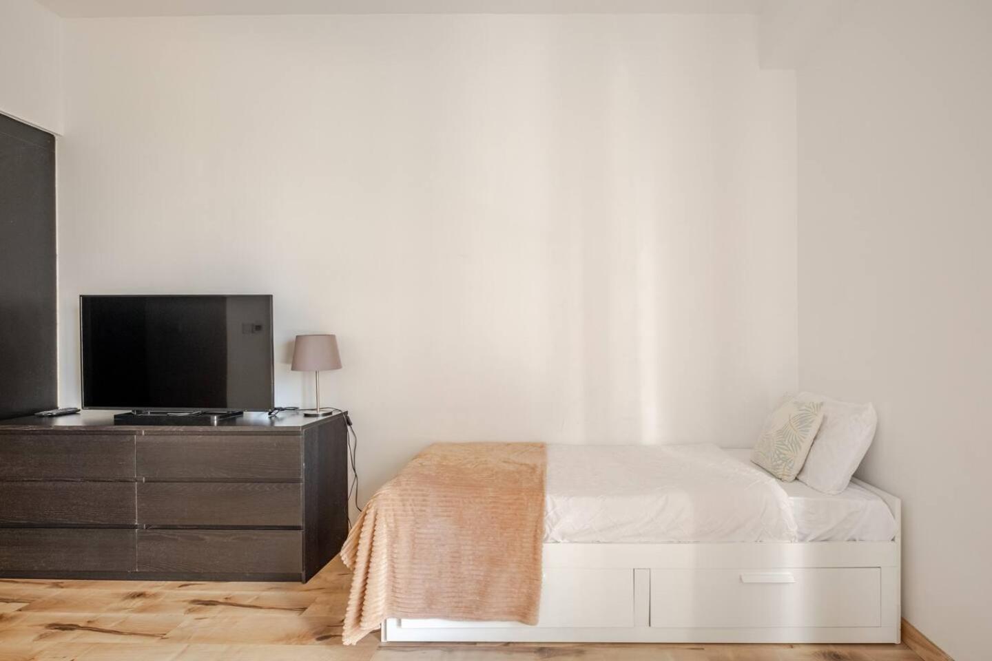 Stylish Beachside 3 Beds In Jbr *
