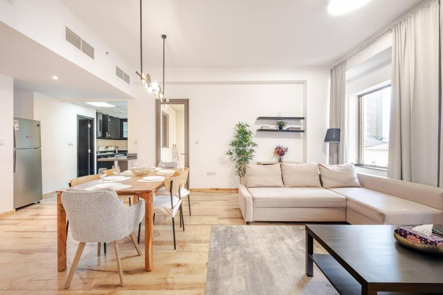 Stylish Beachside 3 Beds In Jbr Apartment *