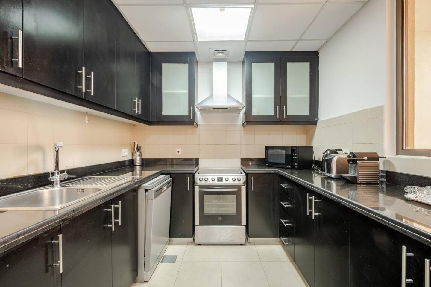 Stylish Beachside 3 Beds In Jbr * Dubai