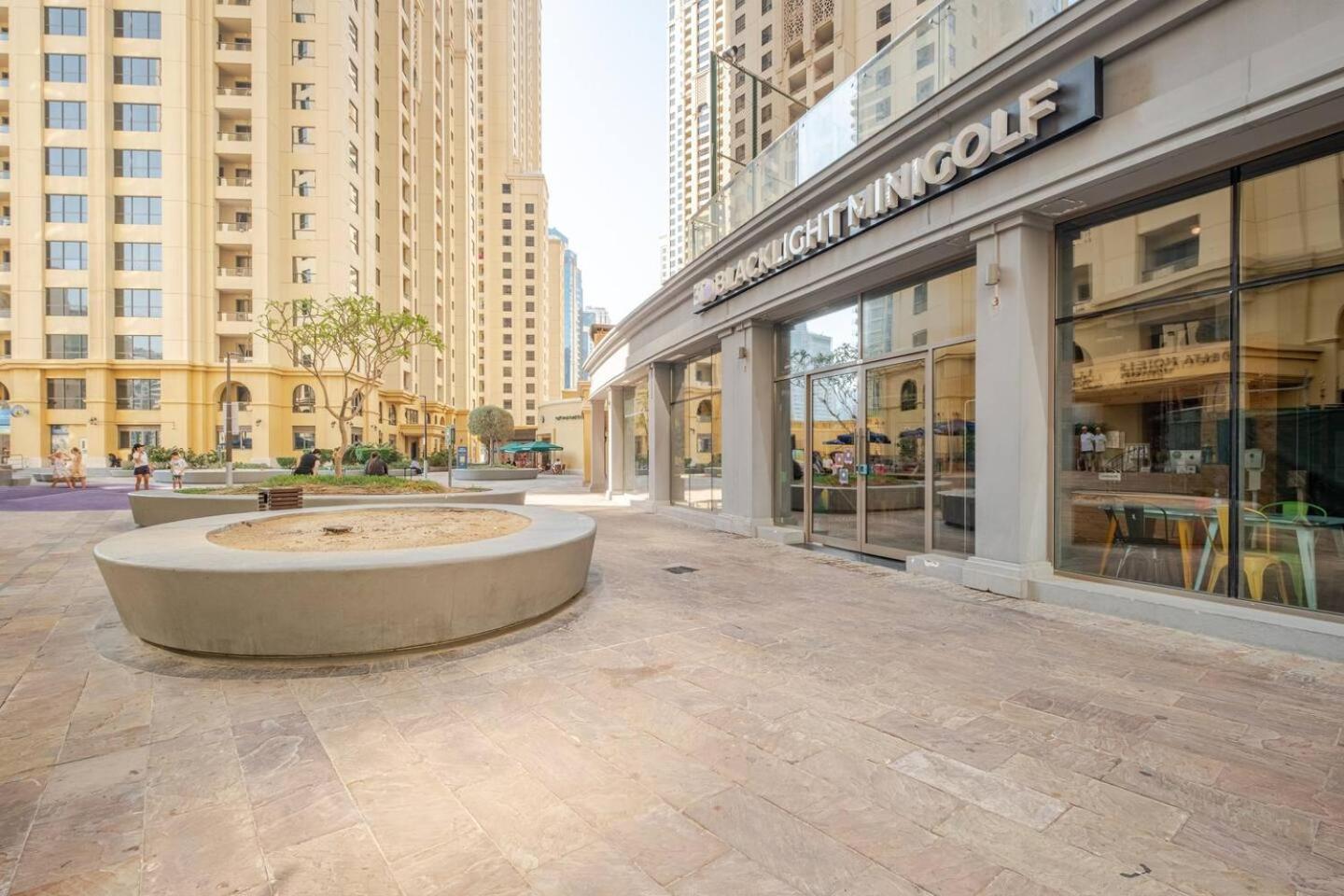 Stylish Beachside 3 Beds In Jbr Apartment *