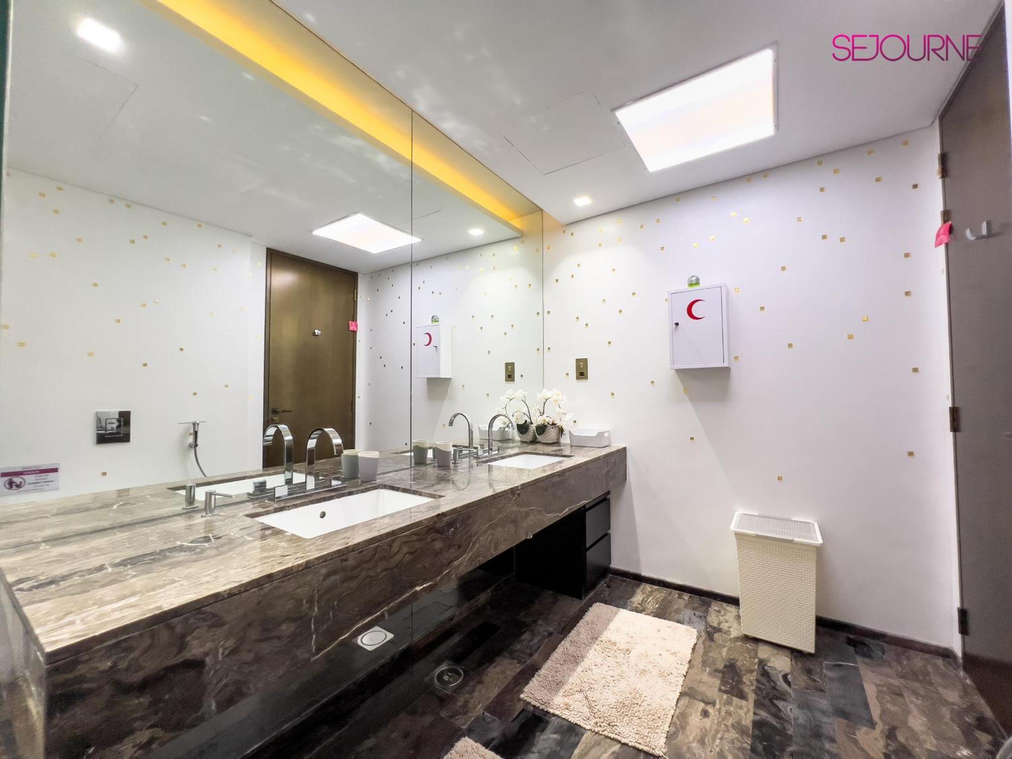 Dh58 - High End 1br, Palm Views In Damac Heights Tower *