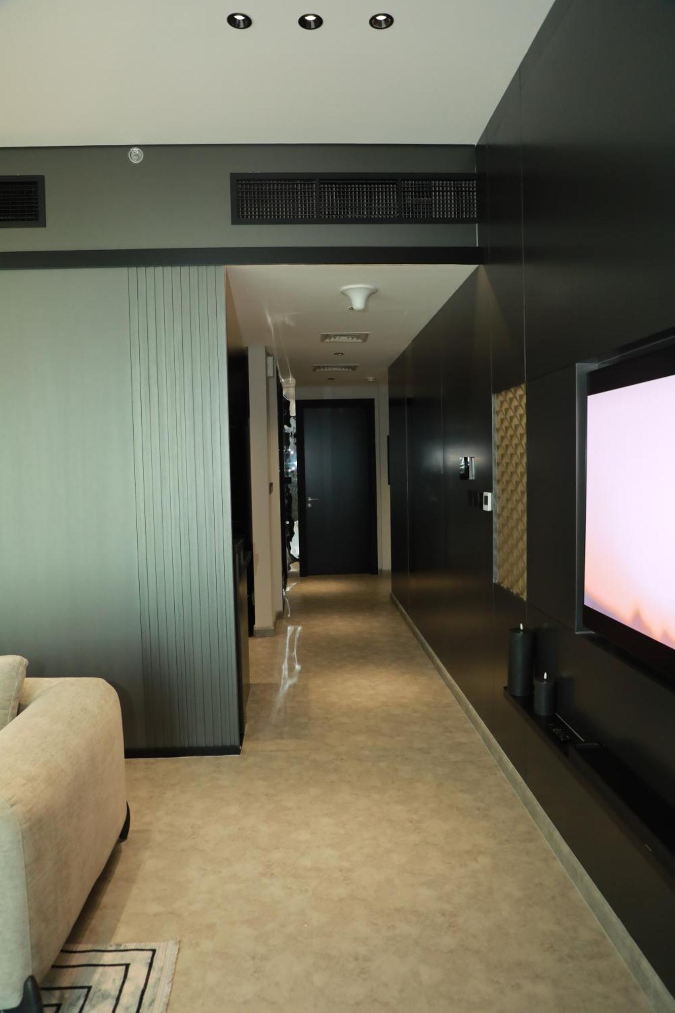 Luxury 2-bed Flat, Prime Location, Burj View & World Highest Running Track Dubaï