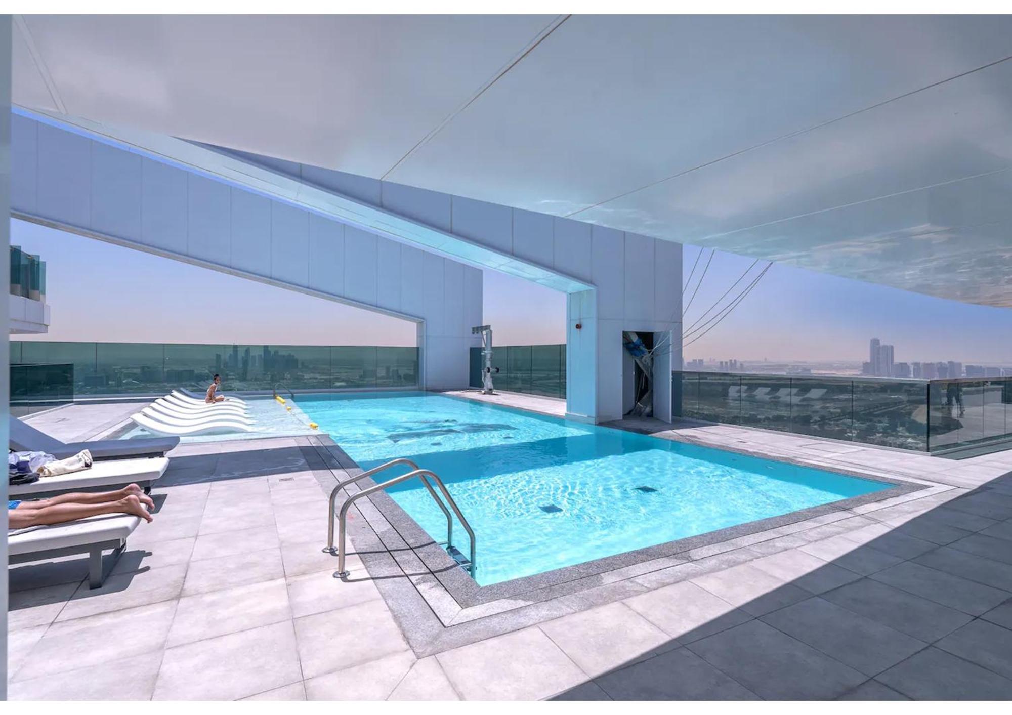 Luxury 2-bed Flat, Prime Location, Burj View & World Highest Running Track Appartement *