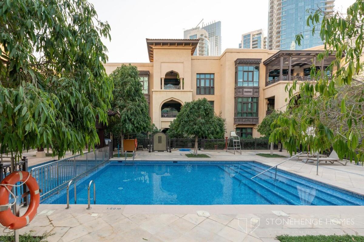 Lux 1 Bedroom Apartment Steps Away From Burj Khalifa & Dubai Mall *