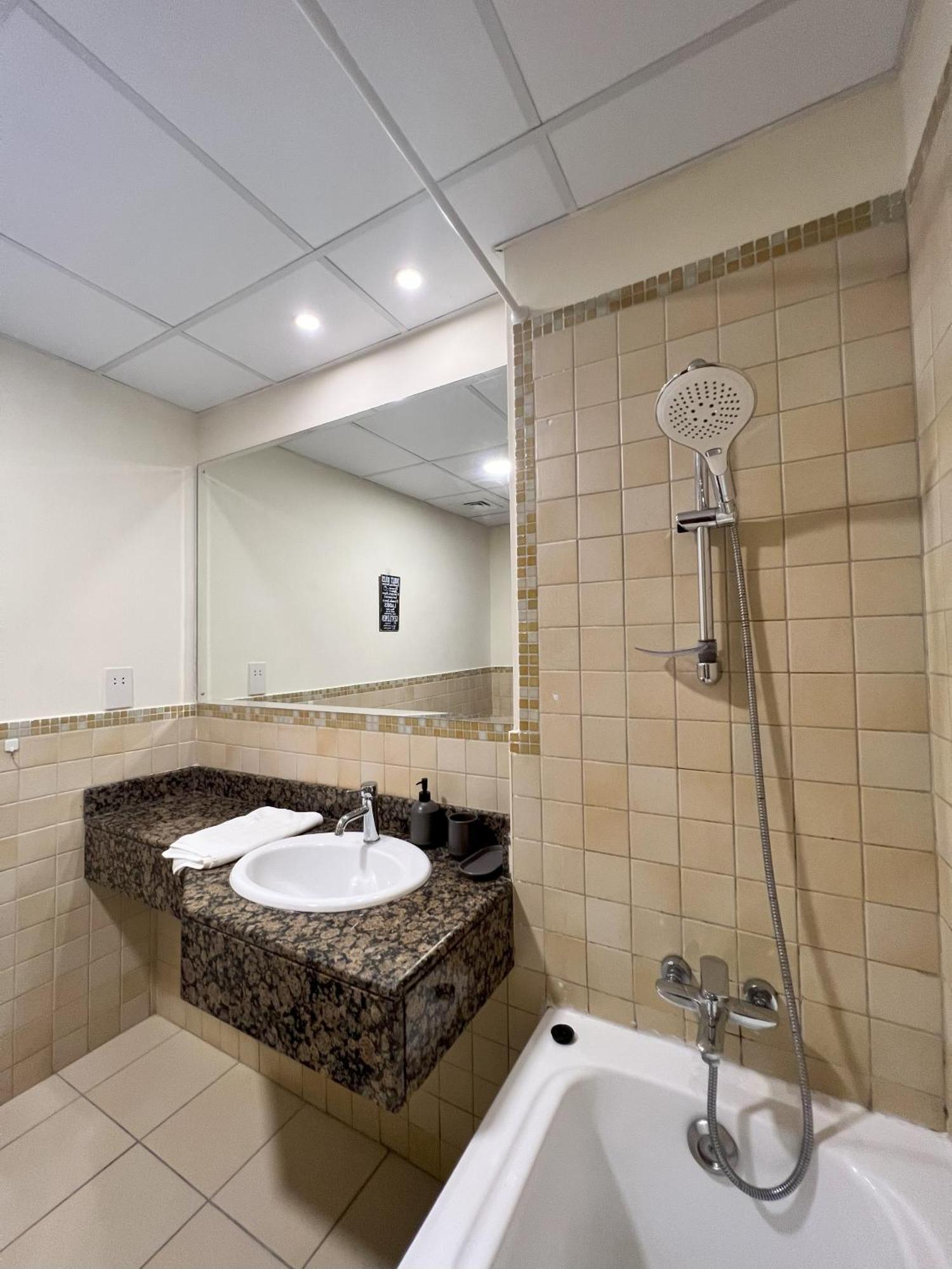 Robin House Mix Jbr Capsulehotel