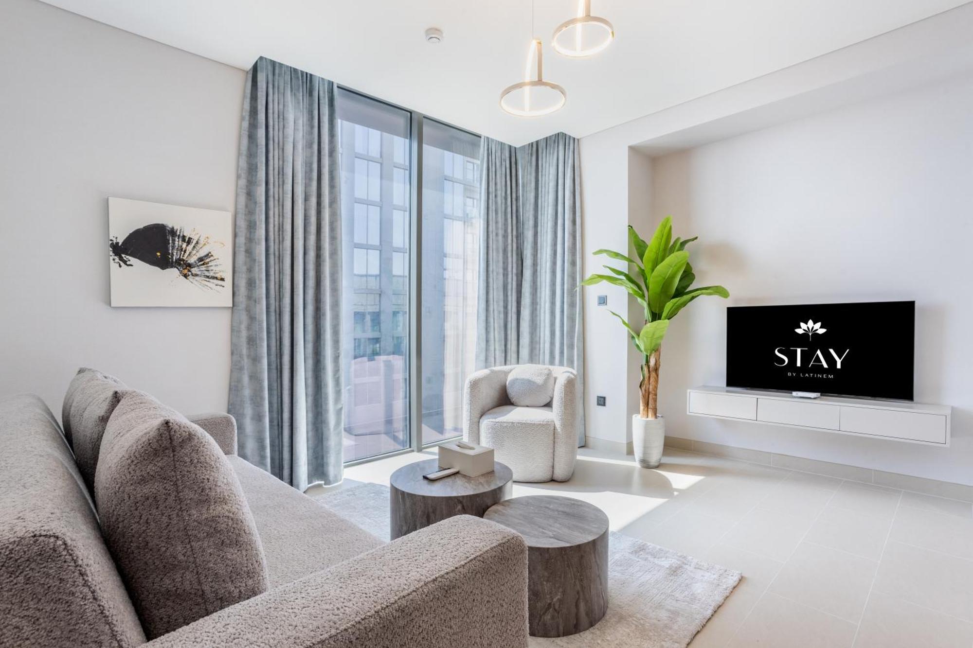By Latinem Luxury 2br Cv A2809 Near Mall *