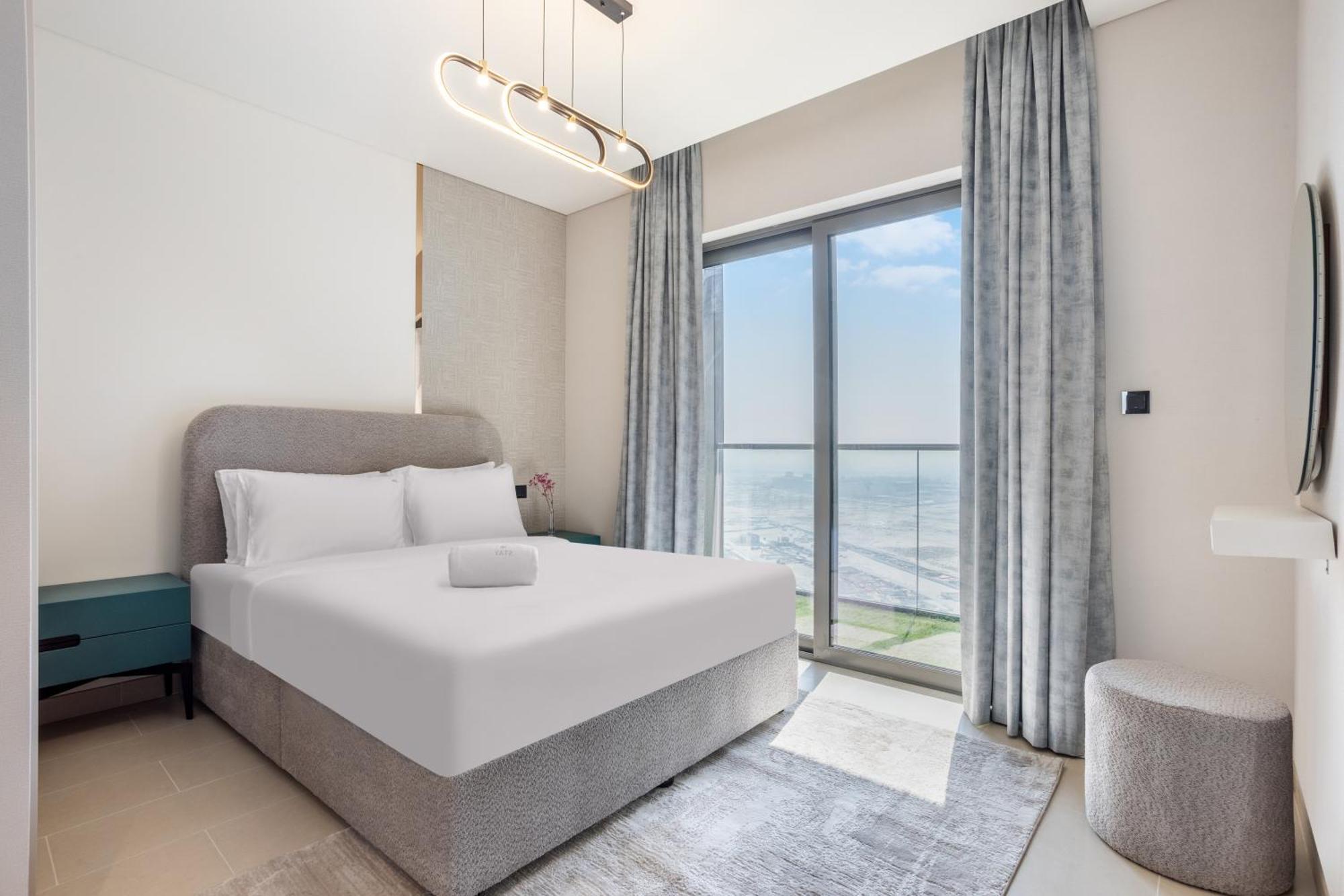 By Latinem Luxury 2br Cv A2809 Near Mall