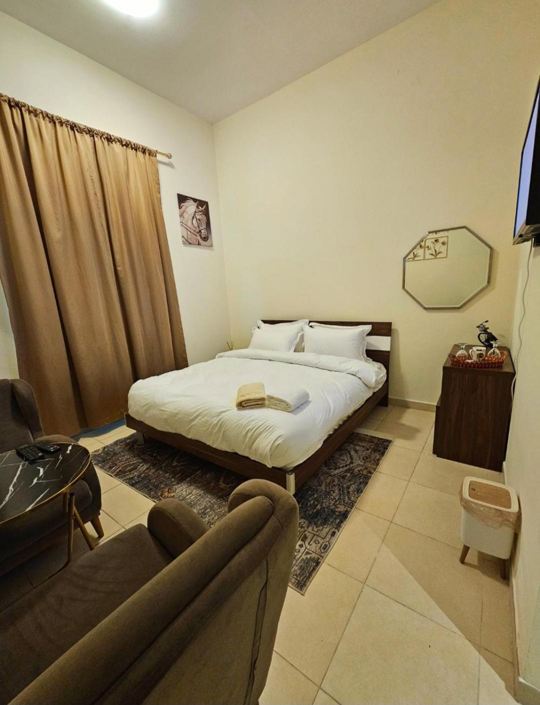 With Bathroom Near Walk La Oima Leasing *