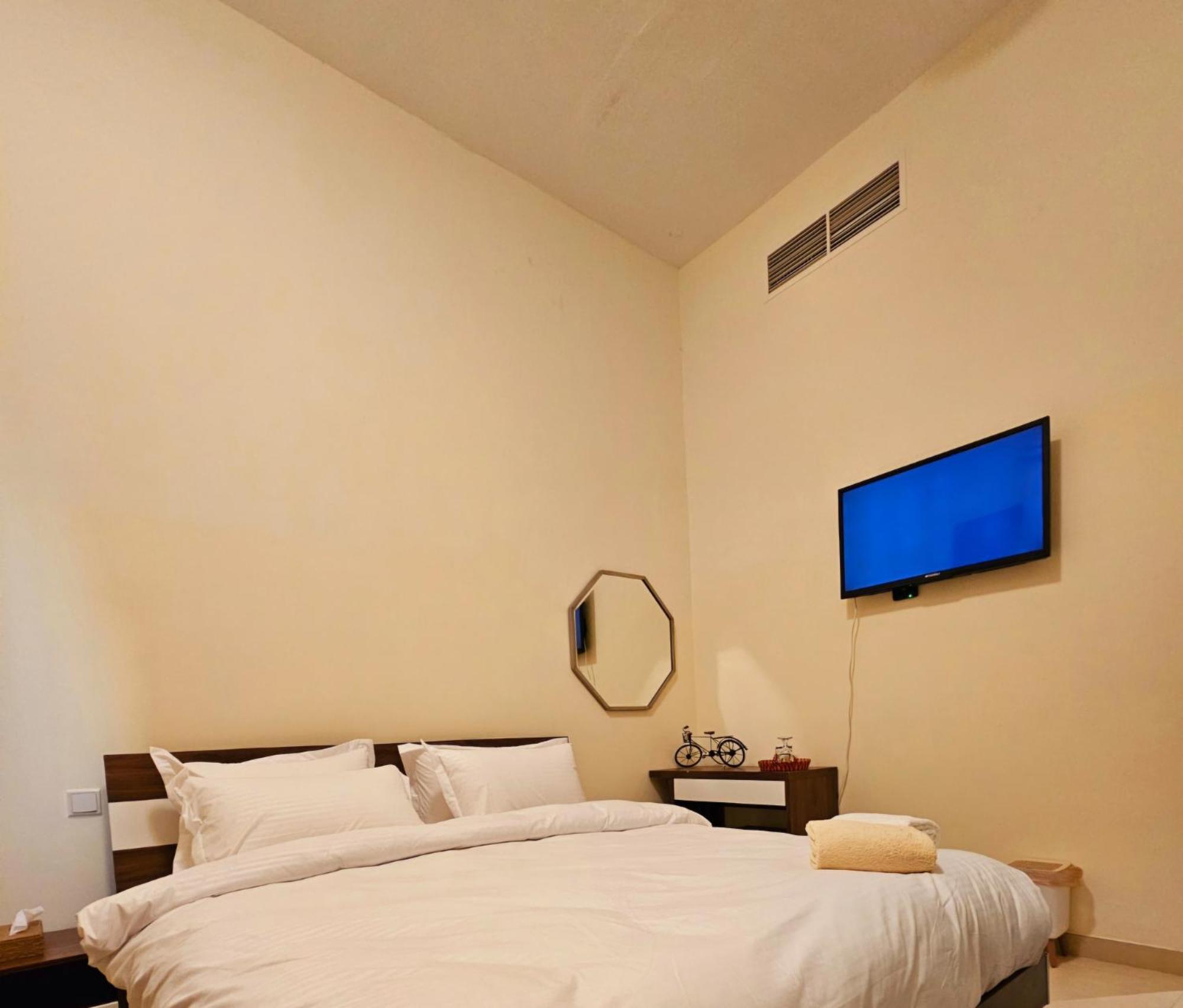 With Bathroom Near Walk La Oima Leasing