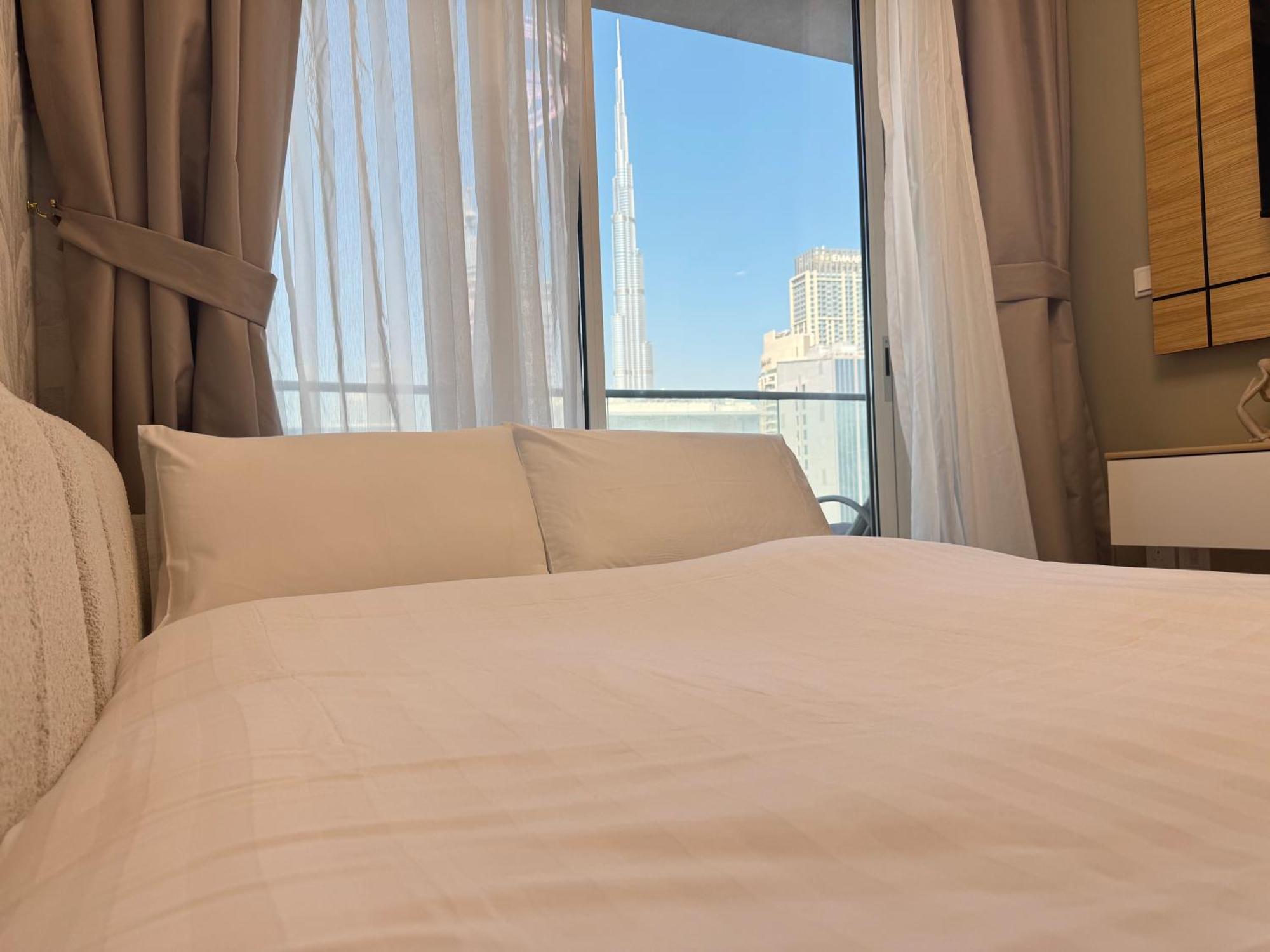 Apartemen Burj Khalifa View 1 Bedroom With Balcony For Up To 4 Person