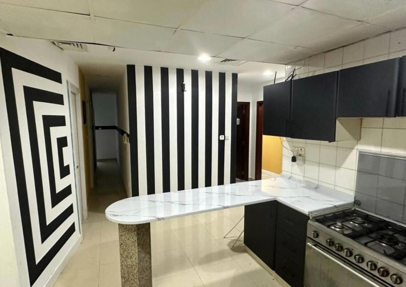 Partition In Al Barsha 1 Near Metro * Dubaï