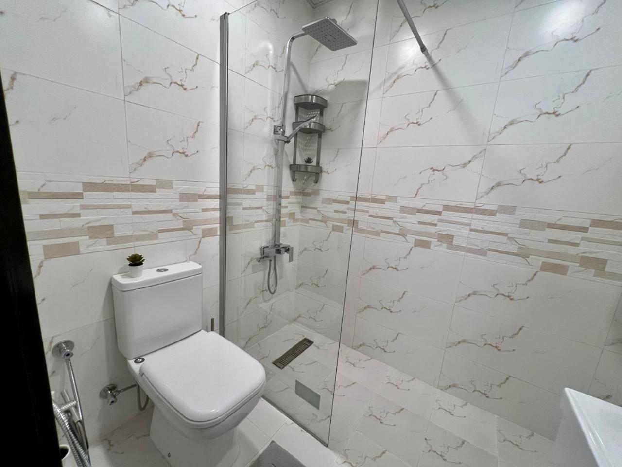 Stylish 1 Bedroom Canal View, Near And Metro Station Apartemen Dubai