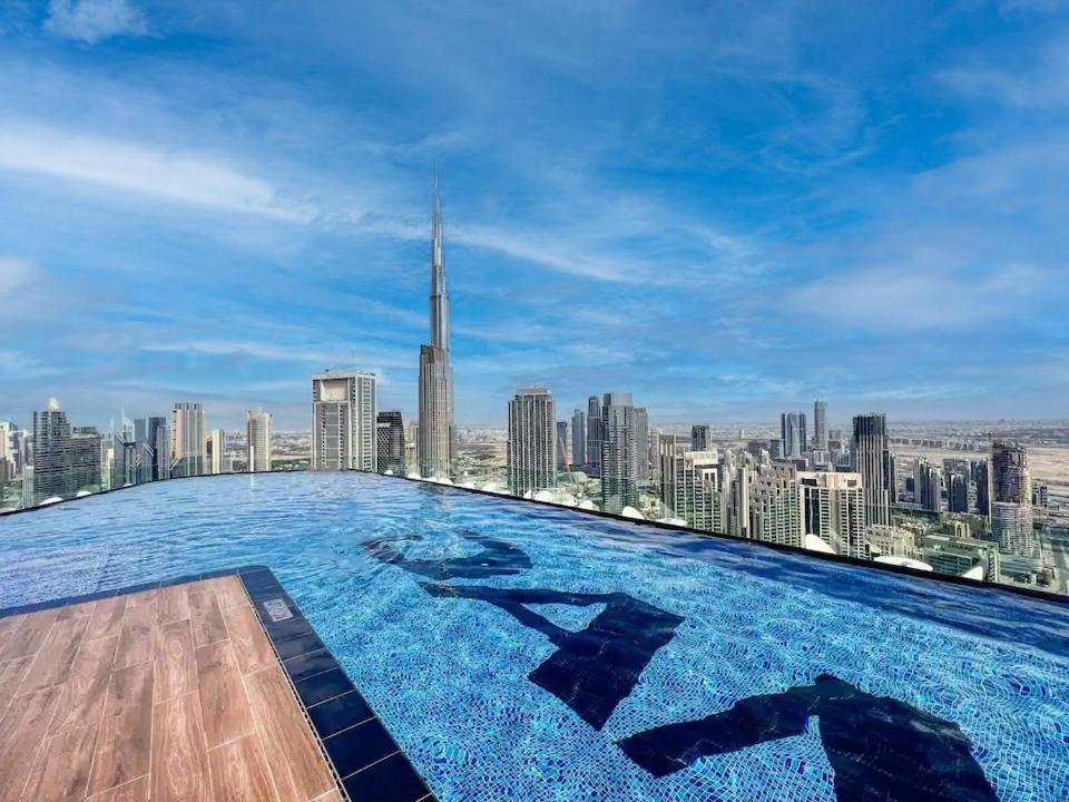 Stunning 2br With Burj View & Infinity Pool Apartamento Dubai