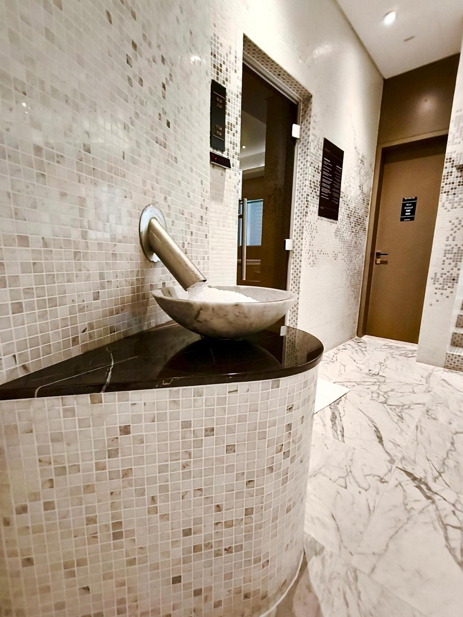 Stunning 2br With Burj View & Infinity Pool Apartamento Dubai