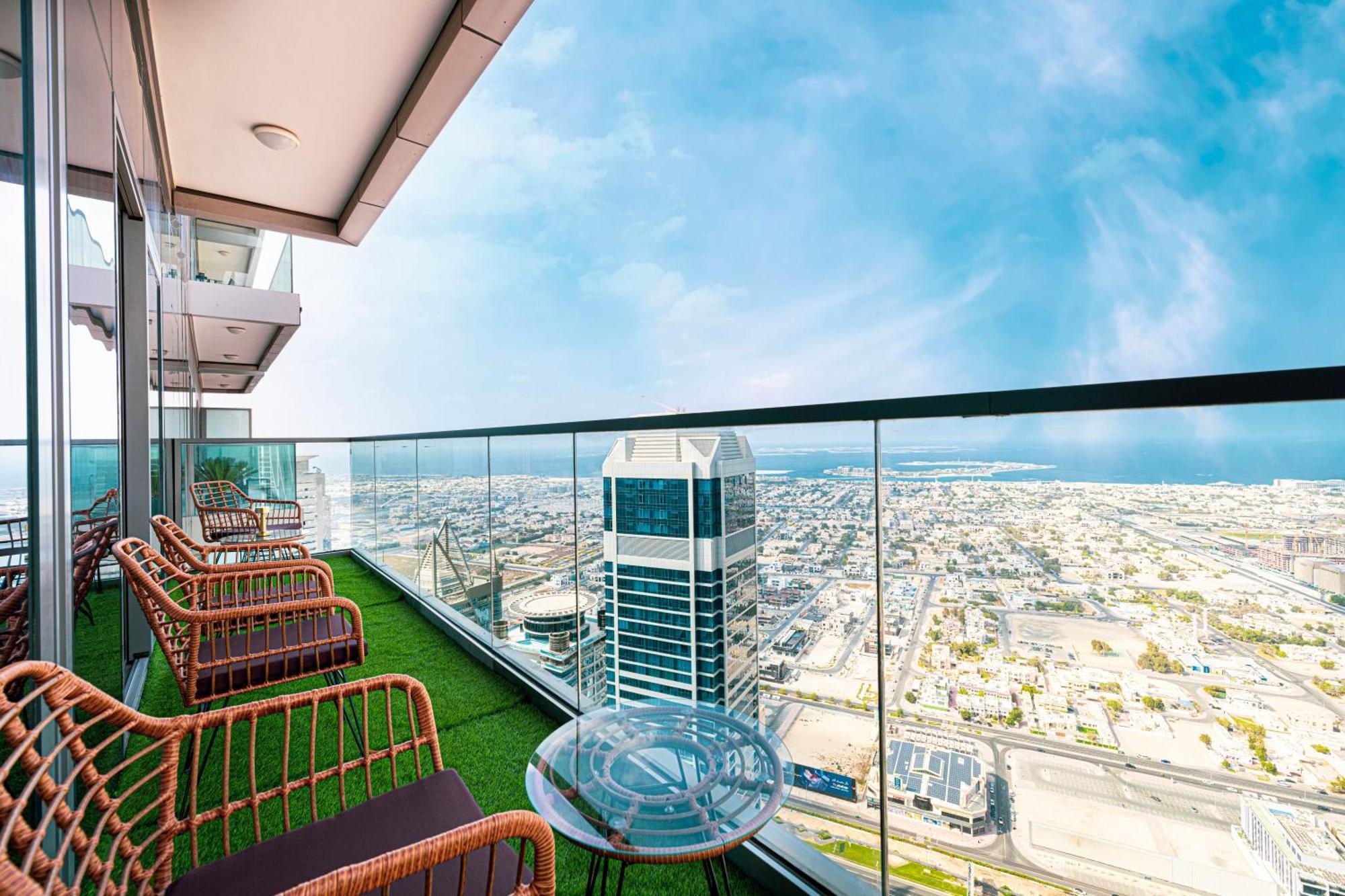 5 Star Living Burj Khalifa Infinity Pool Gym Dubaï
