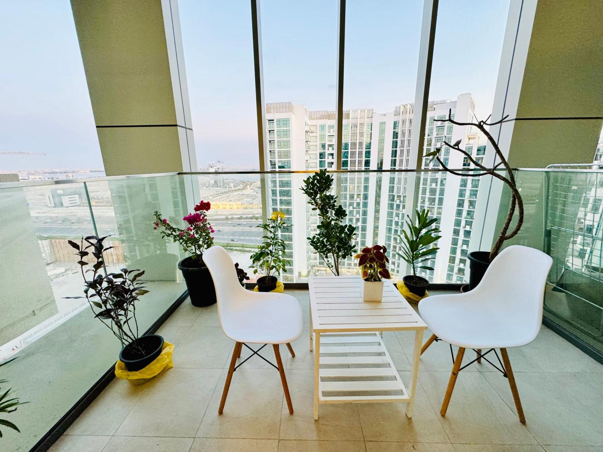 Apartment Farhad Azizi Al Jaddaf Sleek
