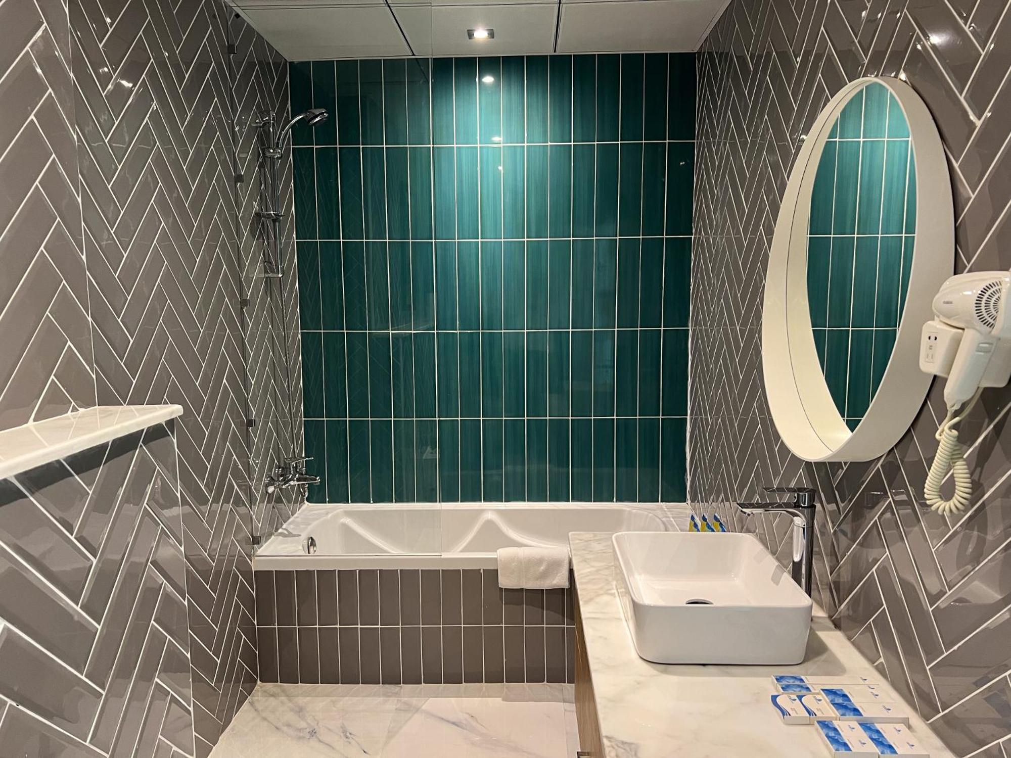 Luxurious 3b Panoramic The Palm View - Samaya Homes *