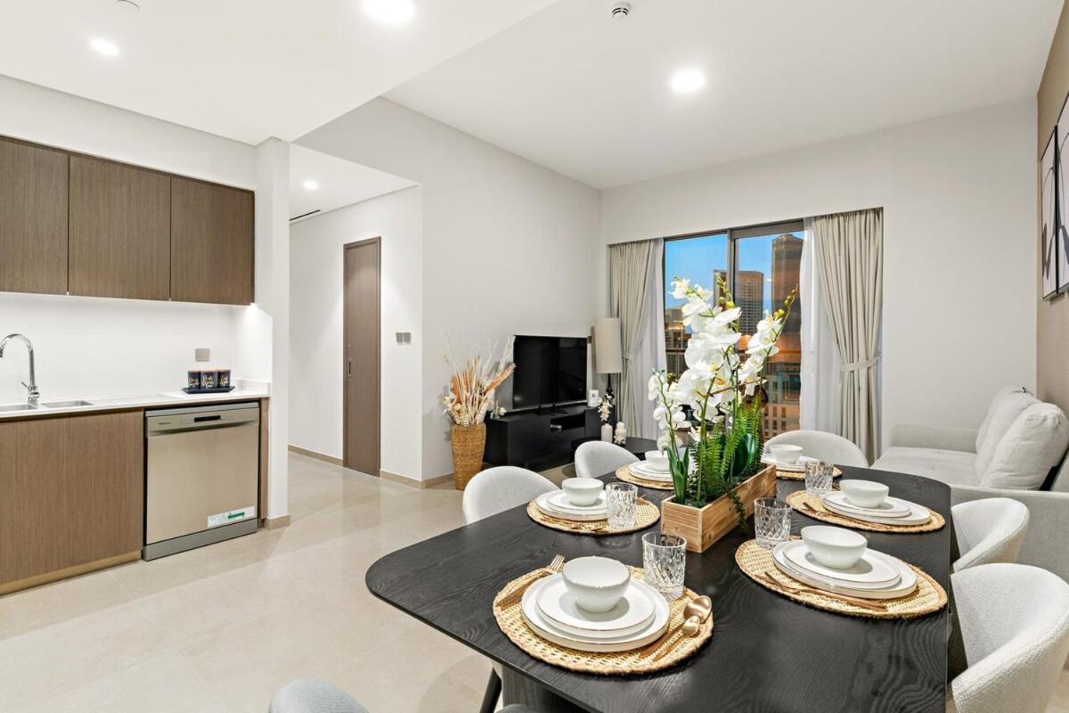 Prime Downtown Spot 2br With Pool Gym And Burj View