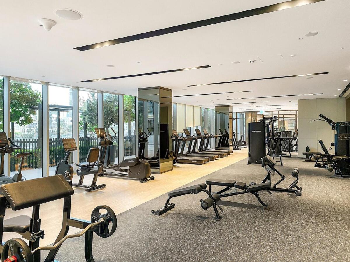 Prime Downtown Spot 2br With Pool Gym And Burj View Dubaï