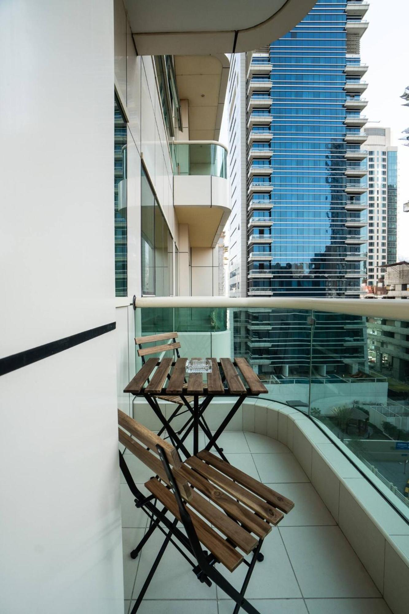 Vibrant One Bedroom In Jbr Apartament Dubai