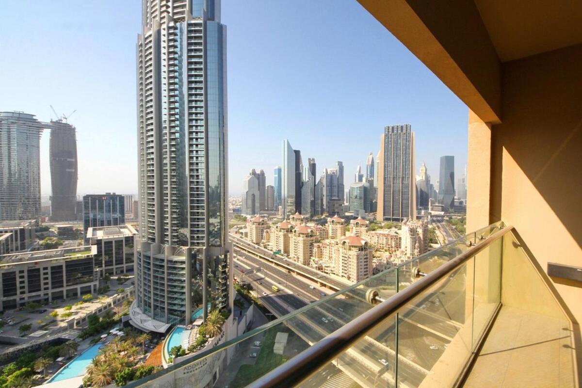 Partial Burjkhalifa View From Balcony In Mall-studio King Bed Appartement *