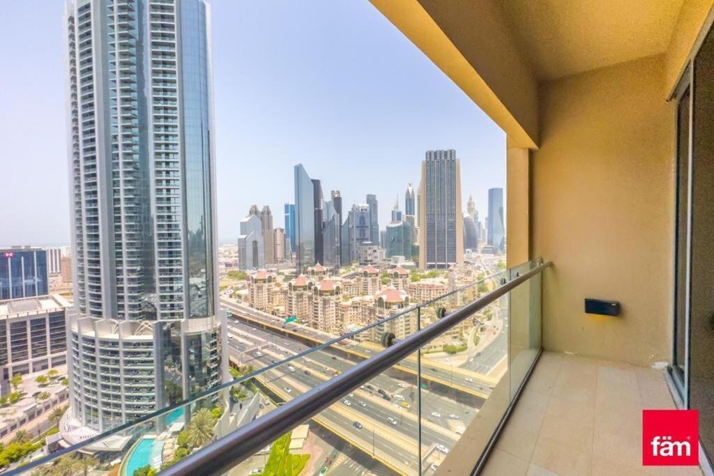 Partial Burjkhalifa View From Balcony In Mall-studio King Bed * Dubaï