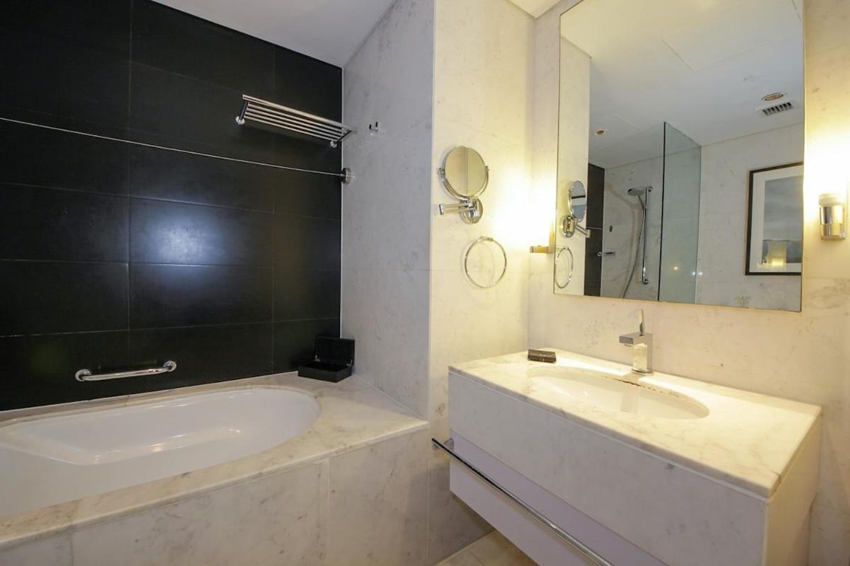 Appartement Partial Burjkhalifa View From Balcony In Mall-studio King Bed *