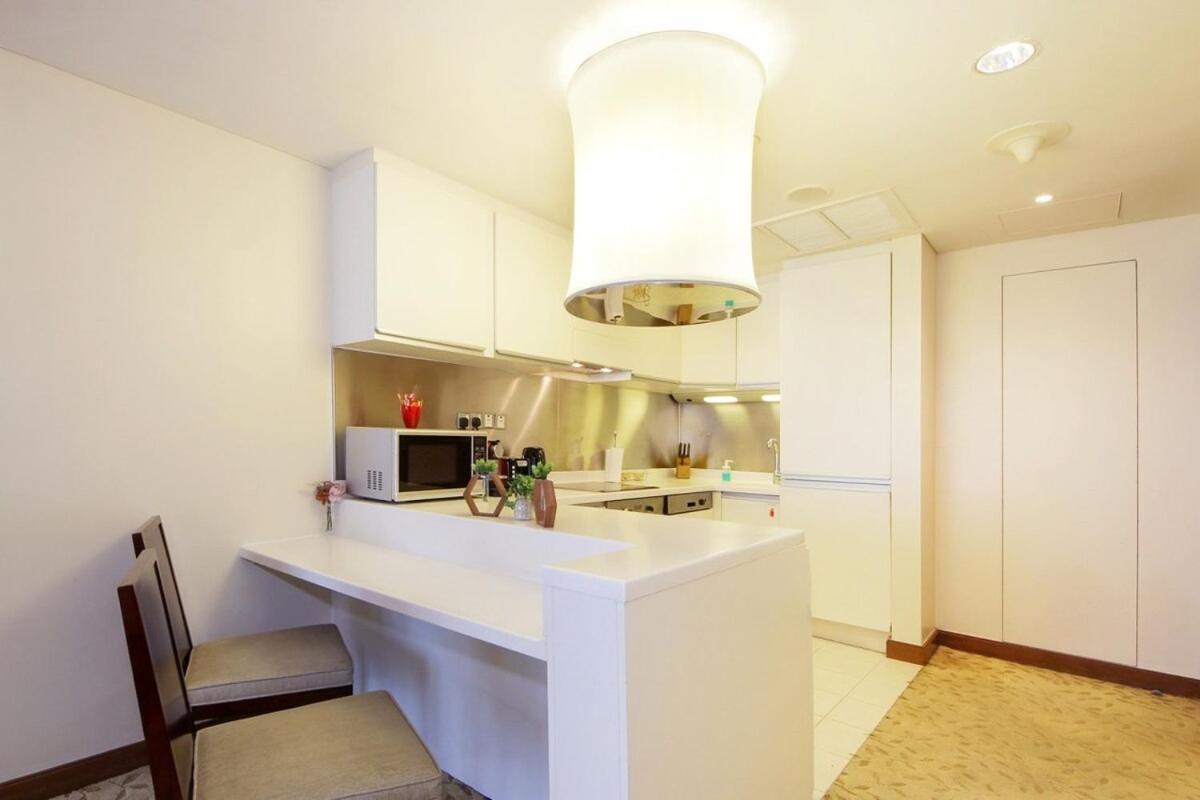 Appartement Partial Burjkhalifa View From Balcony In Mall-studio King Bed