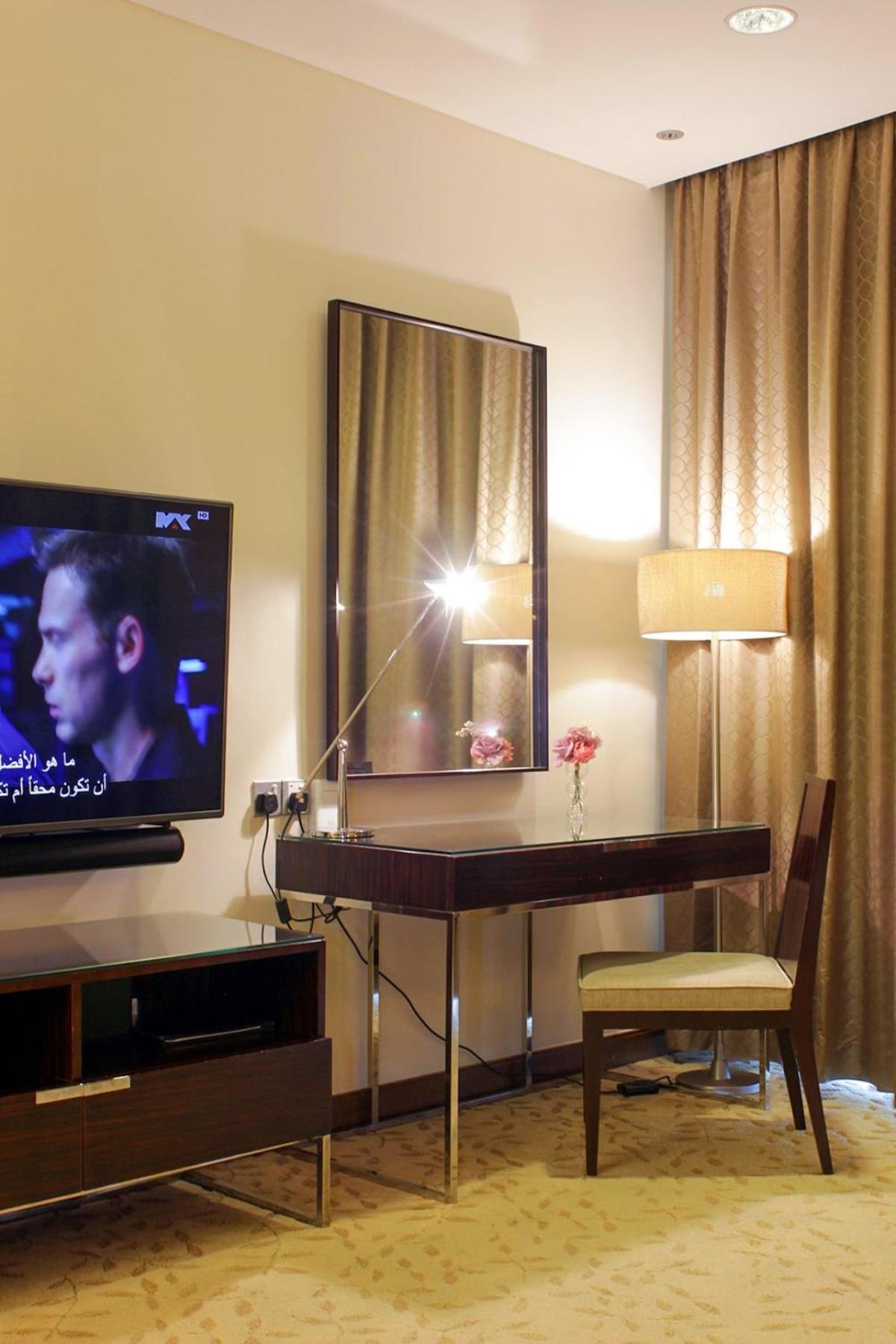 Partial Burjkhalifa View From Balcony In Mall-studio King Bed Appartement