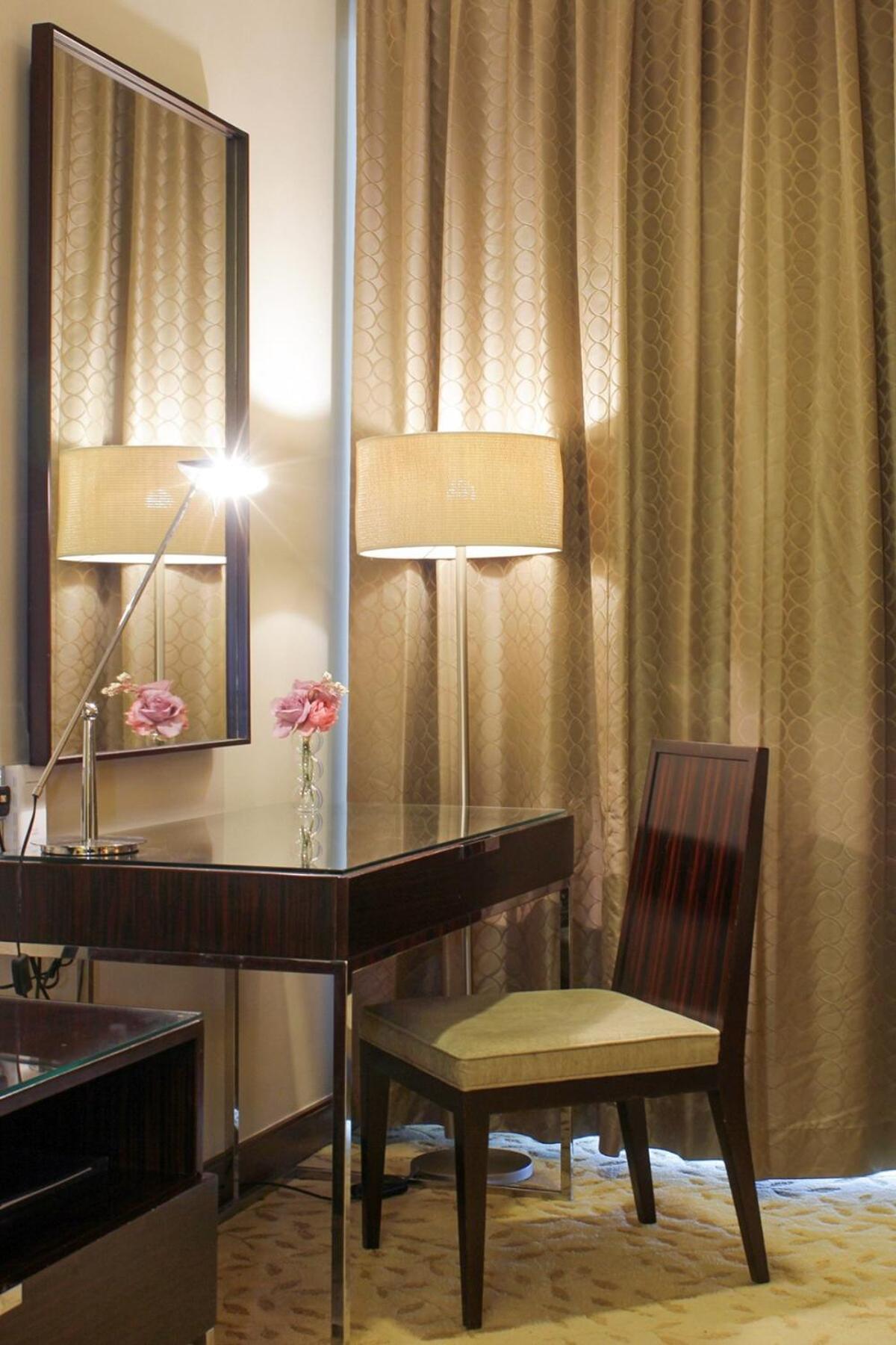 Partial Burjkhalifa View From Balcony In Mall-studio King Bed Appartement *