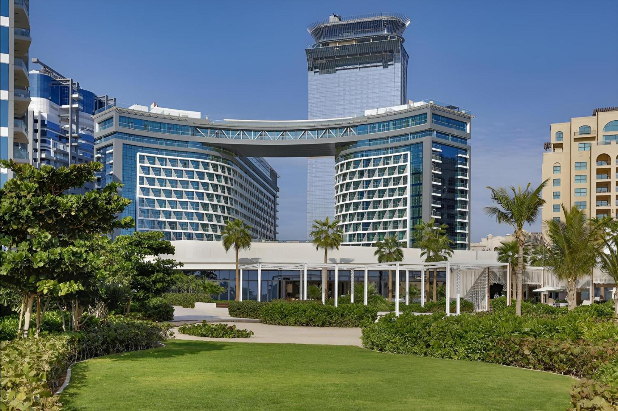 Infinity Pool In Palm Jumeirah On Exclusive West Appartement *