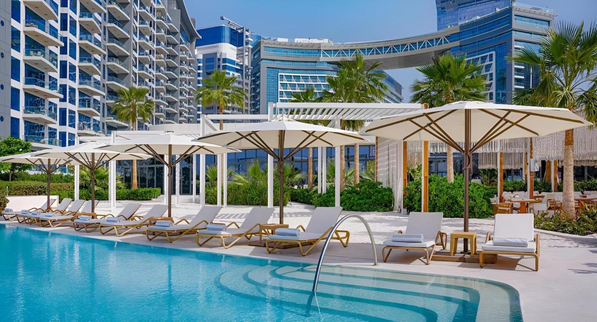 Infinity Pool In Palm Jumeirah On Exclusive West