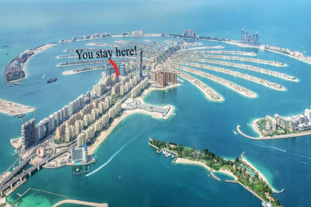 Infinity Pool In Palm Jumeirah On Exclusive West *