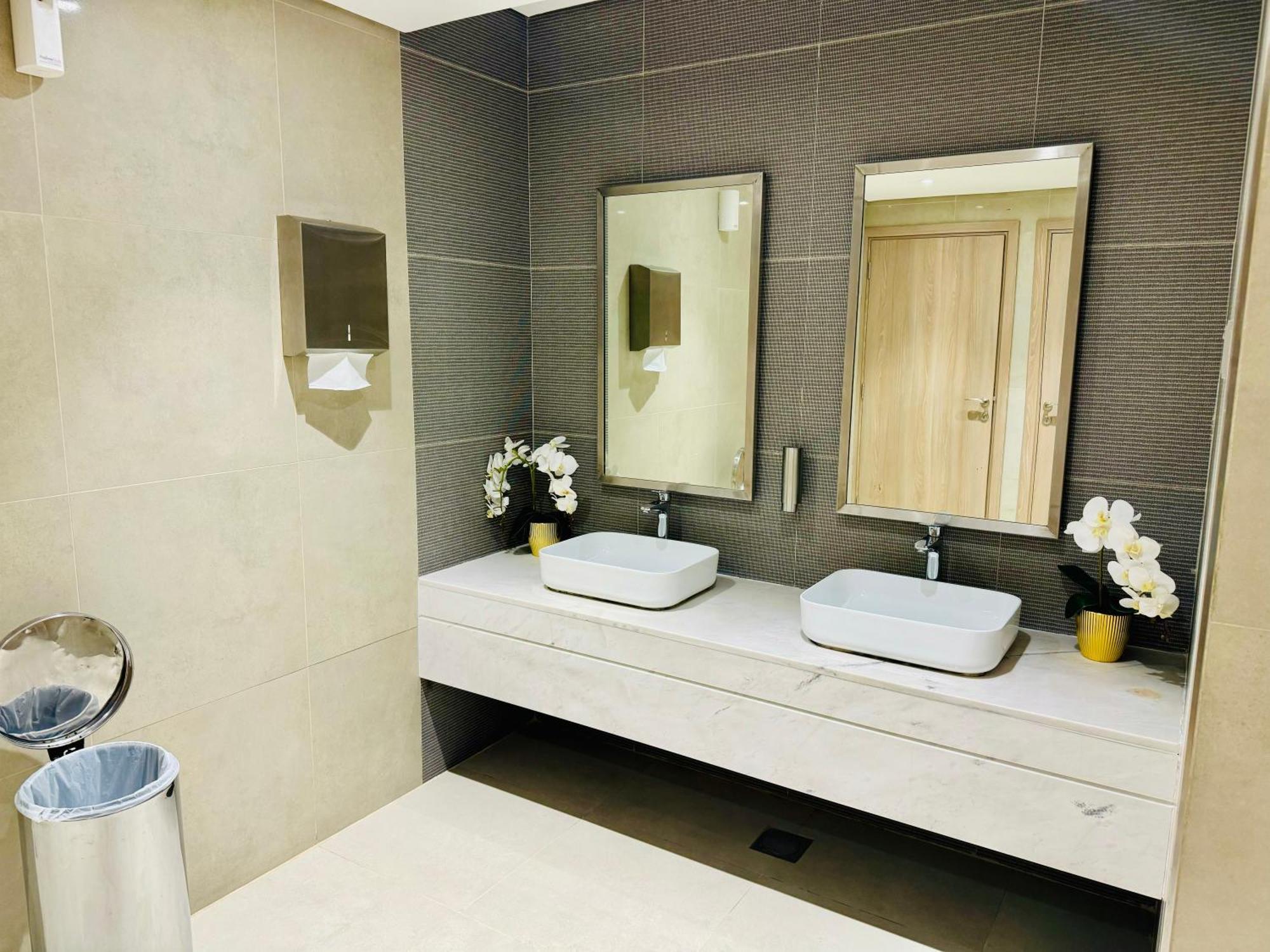 Farhad Azizi Al Jaddaf Sleek Dubai