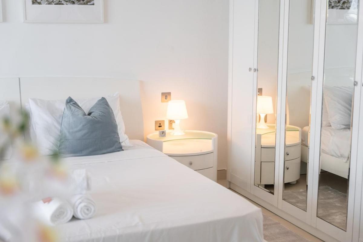 Peaceful And Airy 1-bedroom With The Palm View Apartamento