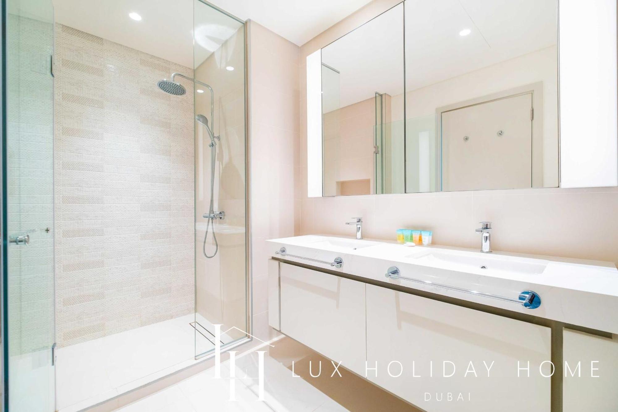 Lux The Luxury Sunrise Beachfront 1 Apartment *