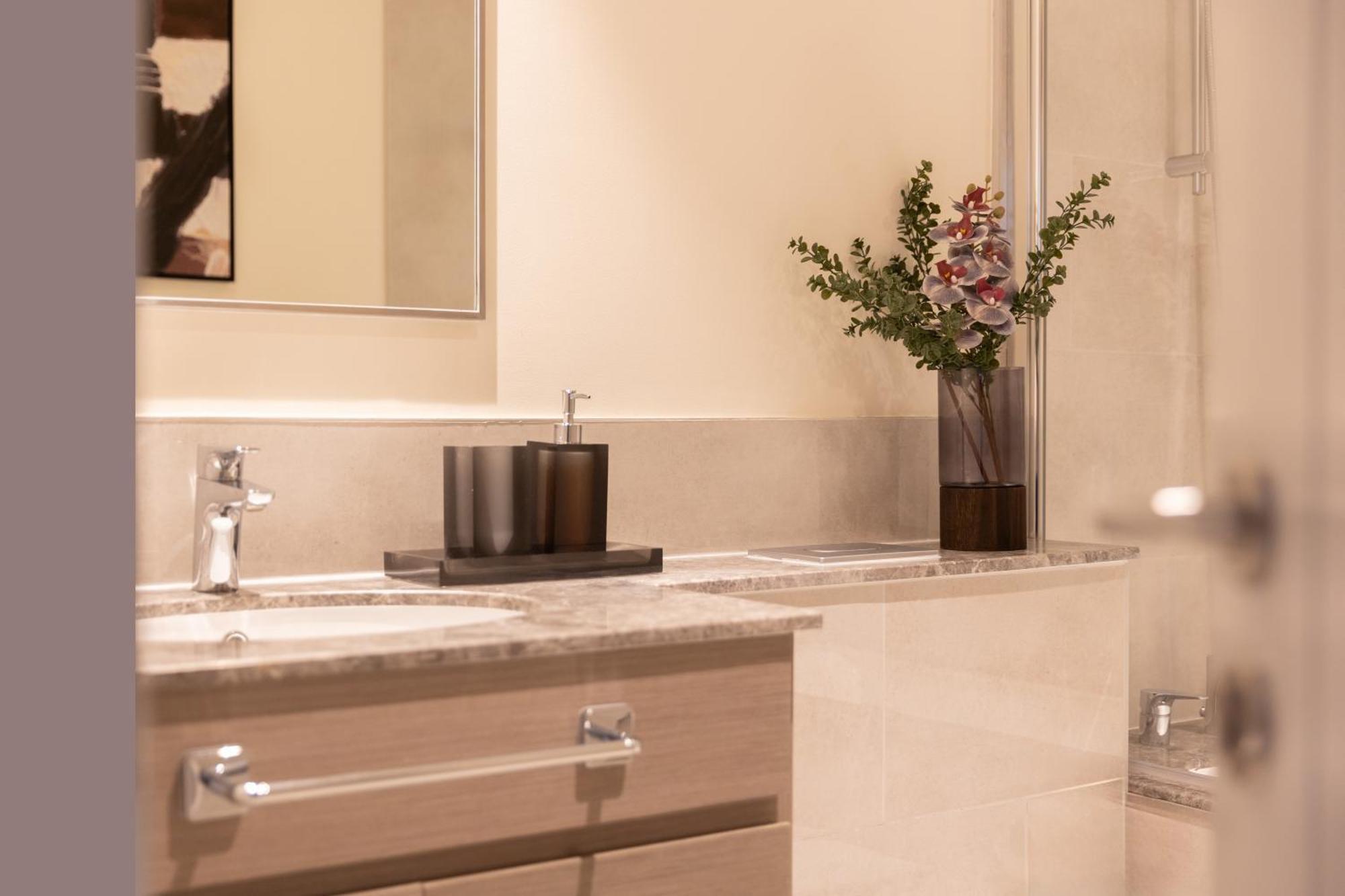 Royal 4br Burj Khalifa View Mall Apartahotel *