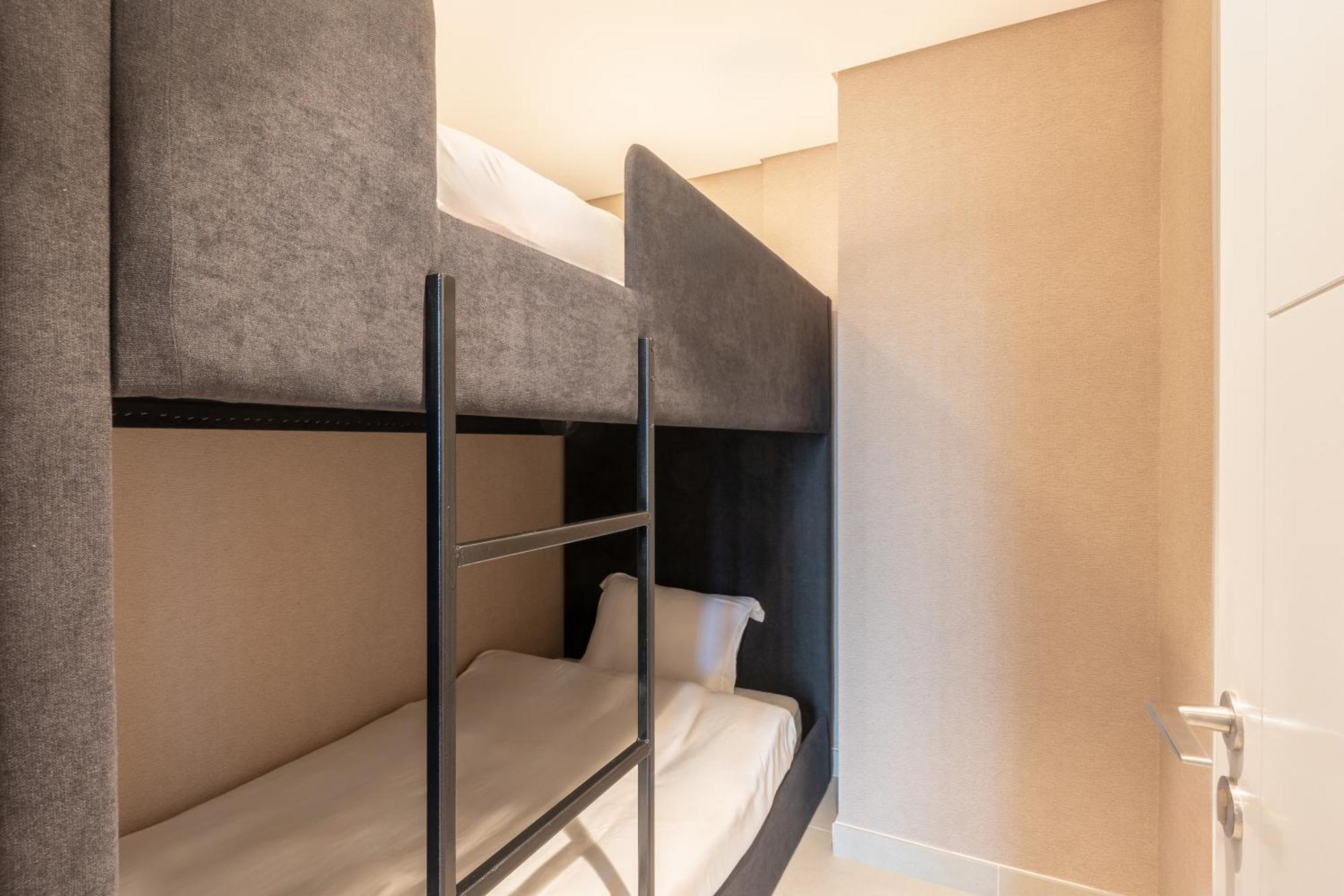 Royal 4br Burj Khalifa View Mall Apartahotel