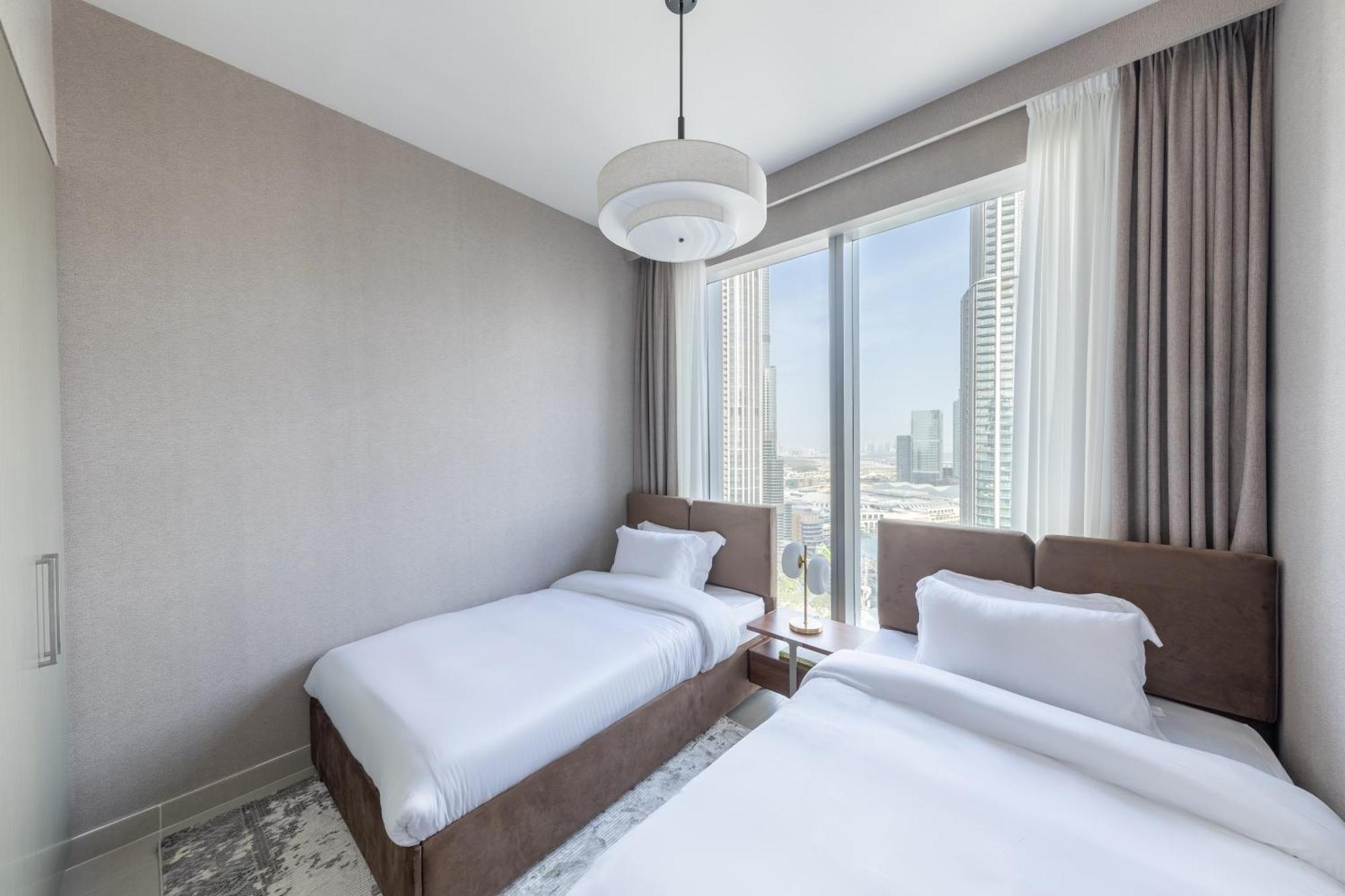 Royal 4br Burj Khalifa View Mall Apartahotel