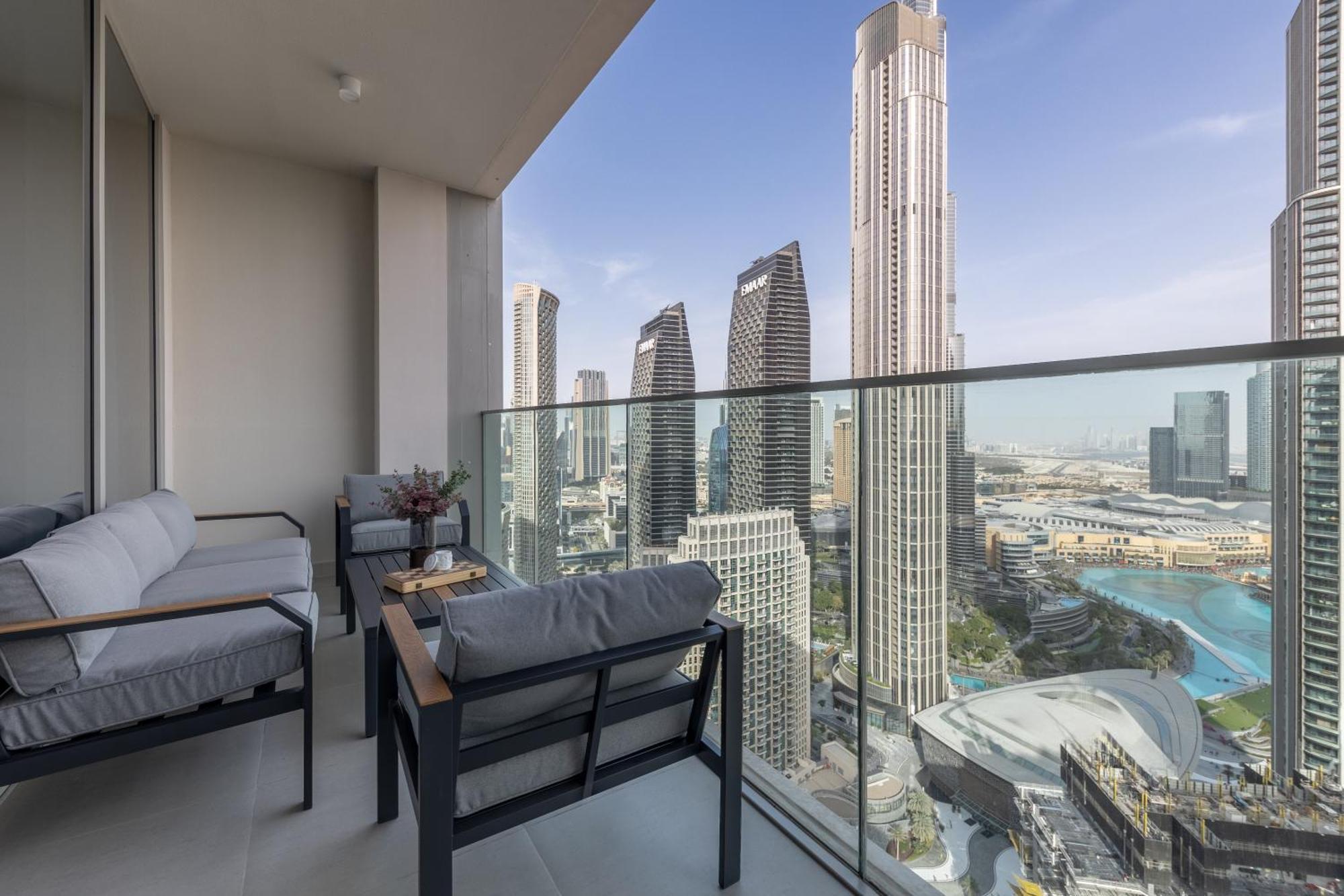 Royal 4br Burj Khalifa View Mall Apartahotel