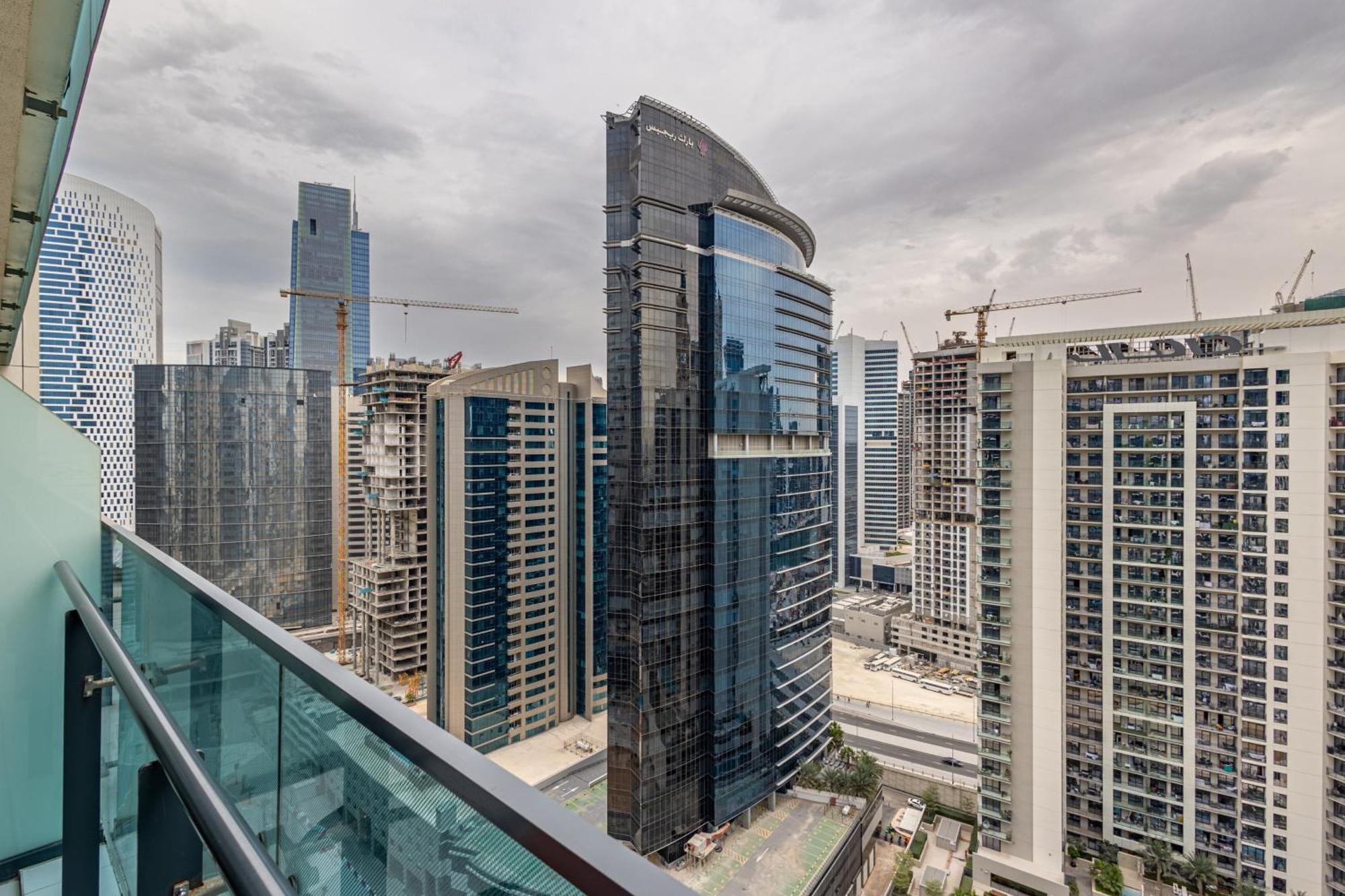 Stylish 1br Business Bay - Near Metro - Balcony With Views * Dubaï