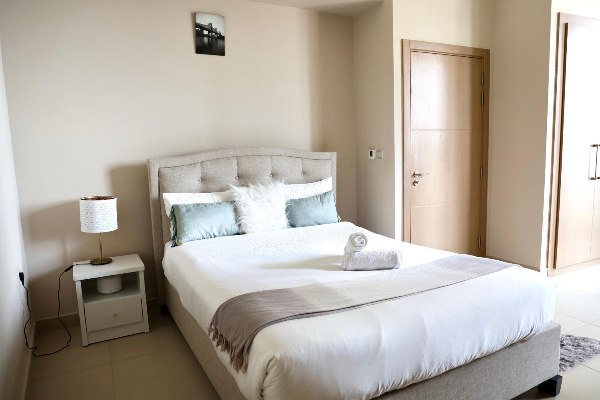 Appartement Nivis Find-burj Vista-direct Access To Mall *