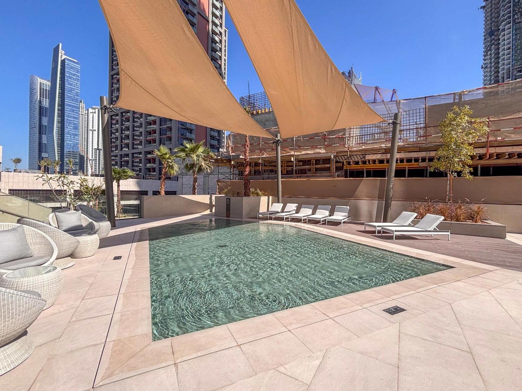Frank Porter - Peninsula Five * Dubaï