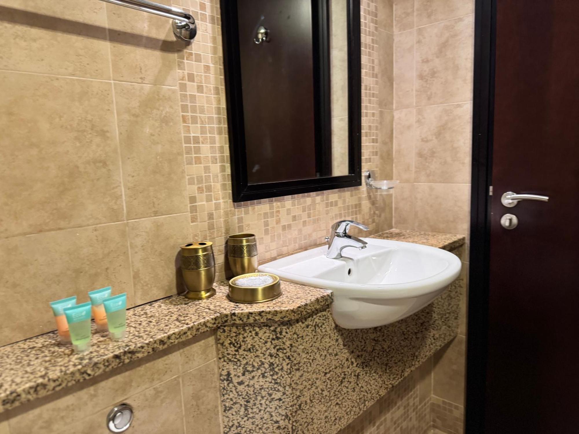 Ashri Stylish African-inspired In Difc Lejlighed Dubai