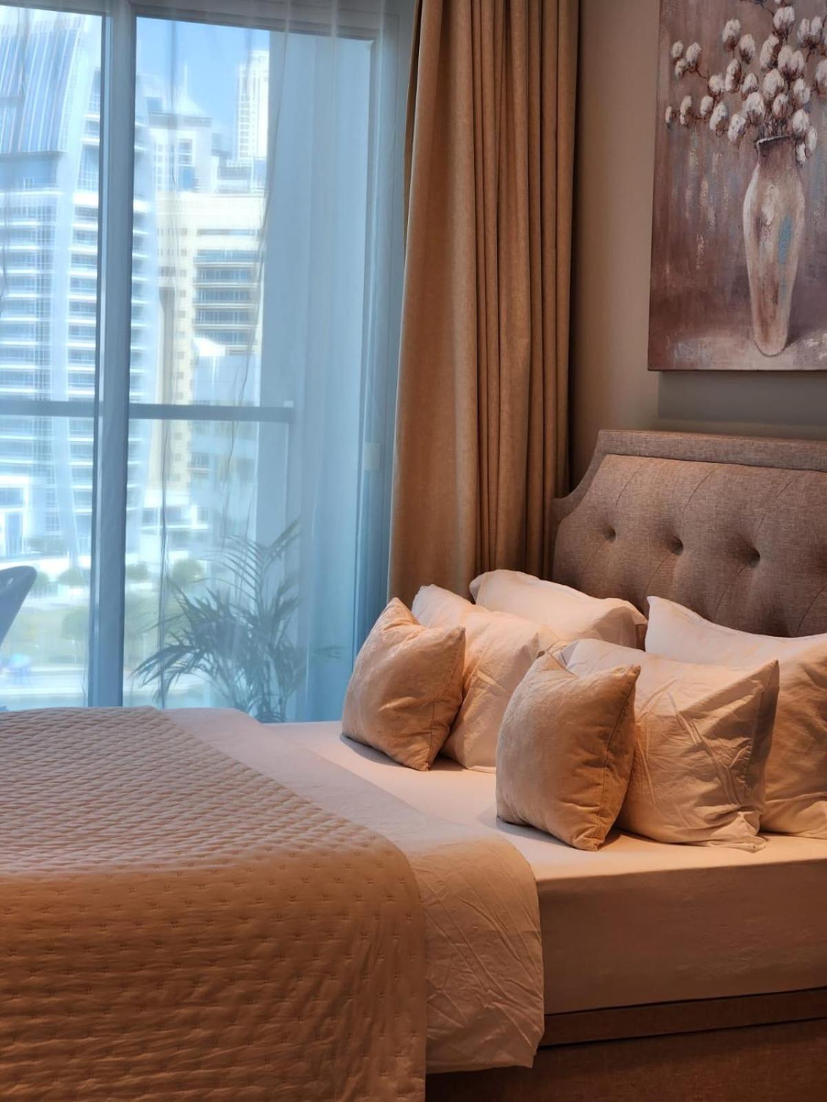 Pensiune Stunning Marina View Luxury One