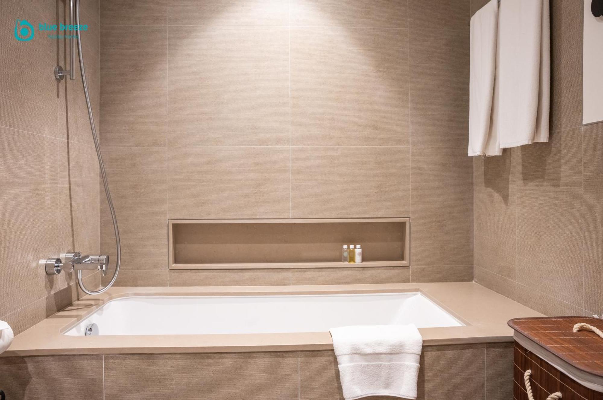 Blue Breeze - Luxury In Downtown Apartament