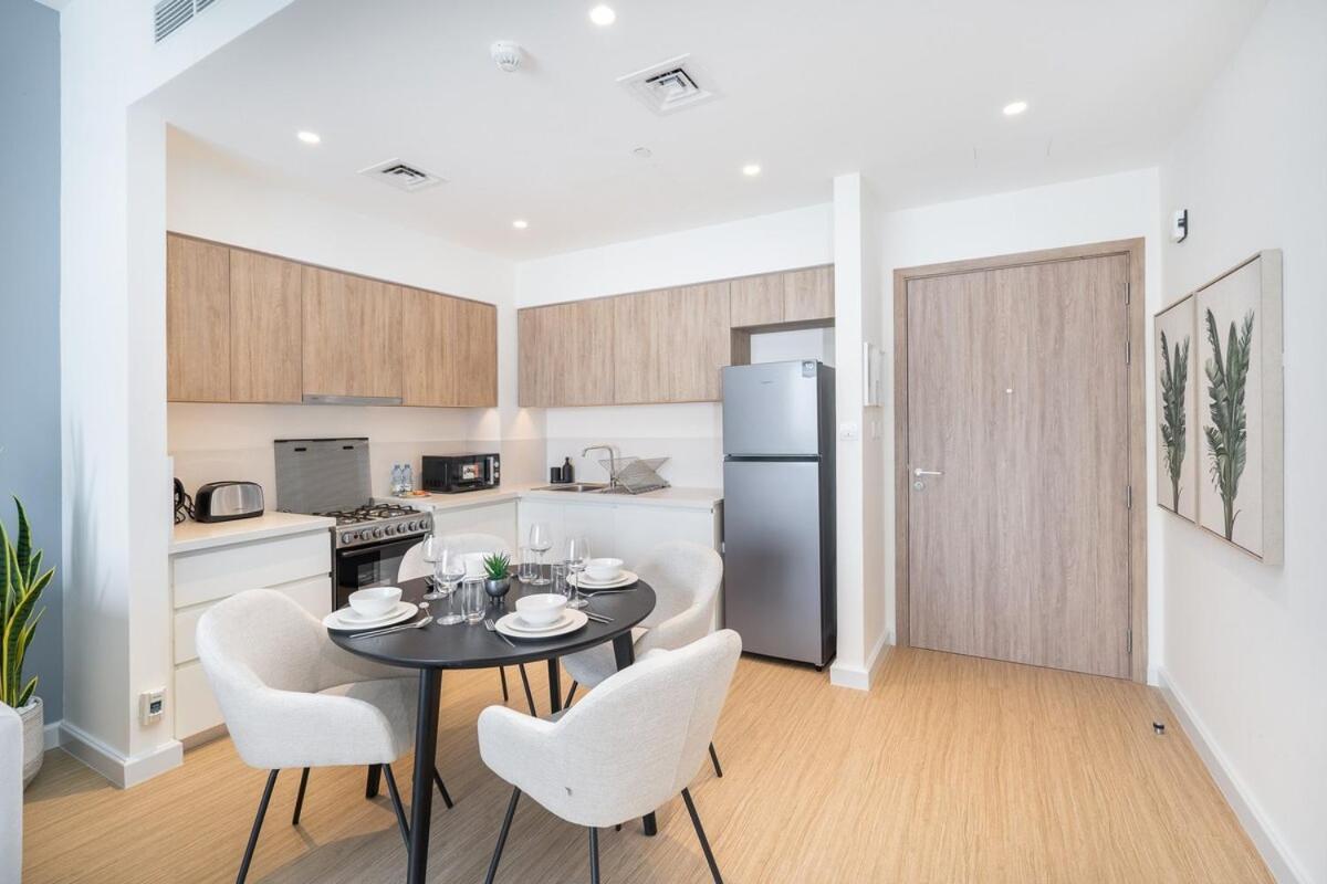Apartment Chic 1-bed For 4 In Prime Hills Location