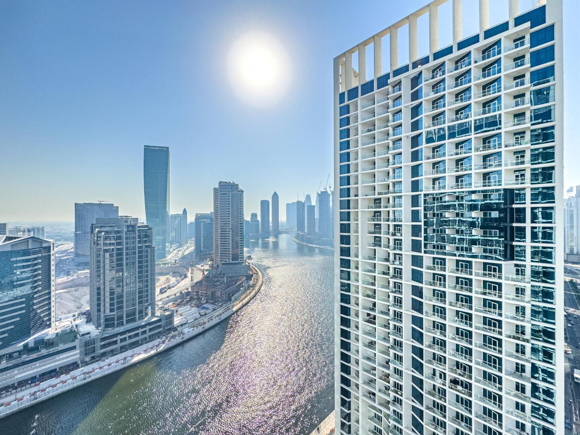 Apartamento Deluxe One-bedroom In Business Bay With Burj Khalifa And Canal View